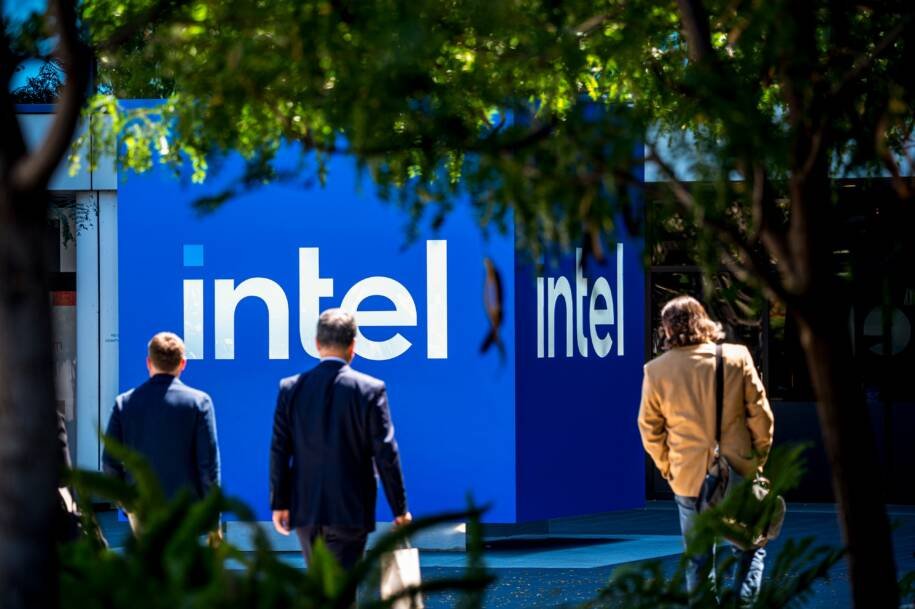 Intel registra lucro de US$ 3,3 bilhões, mas ações despencam com projeções fracas