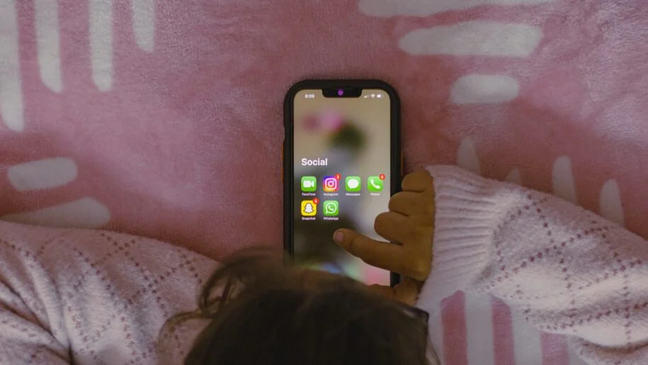 Internet Watch Foundation alerta: imagens de abuso infantil geradas por IA disparam