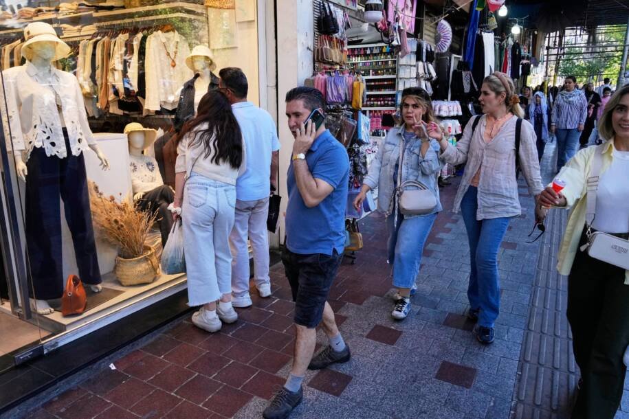 Iranians enfrentam crise econômica com aumento de preços e perda de empregos