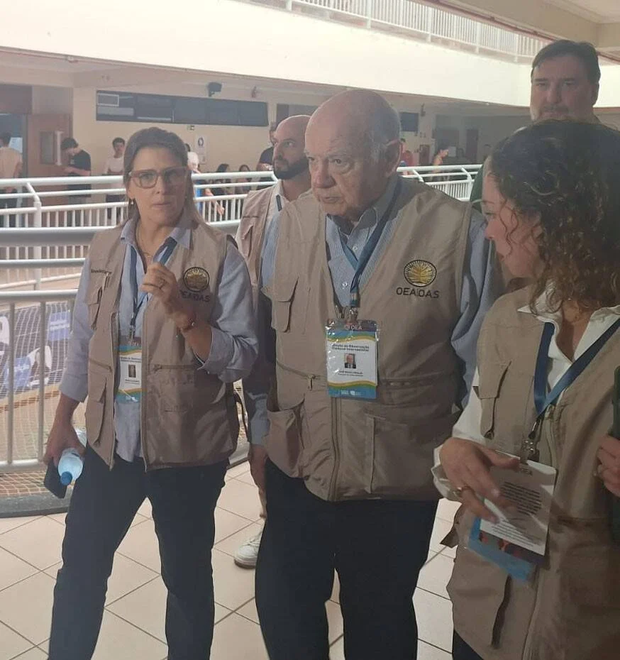José Miguel Insulza lidera missão da OEA e observa eleições sem incidentes