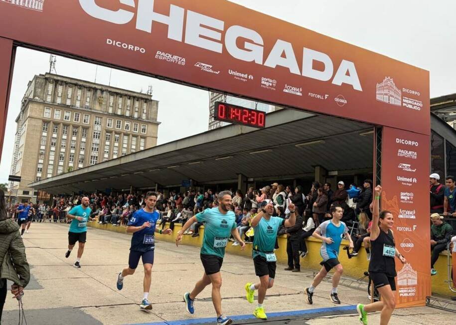 Kauã Magalhães e Fabrícia Stedile brilham na Meia Maratona do Mercado Público