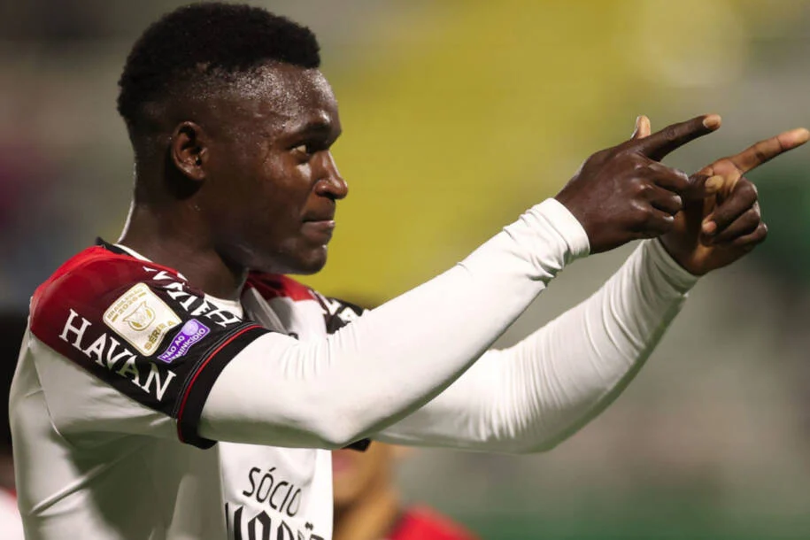 Kevin Viveros iguala recorde de Aristizábal e mira marca histórica no Brasileirão