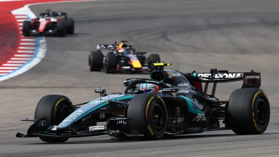 Kimi Antonelli vence GP dos EUA e pode garantir título no México, mas tensão aumenta