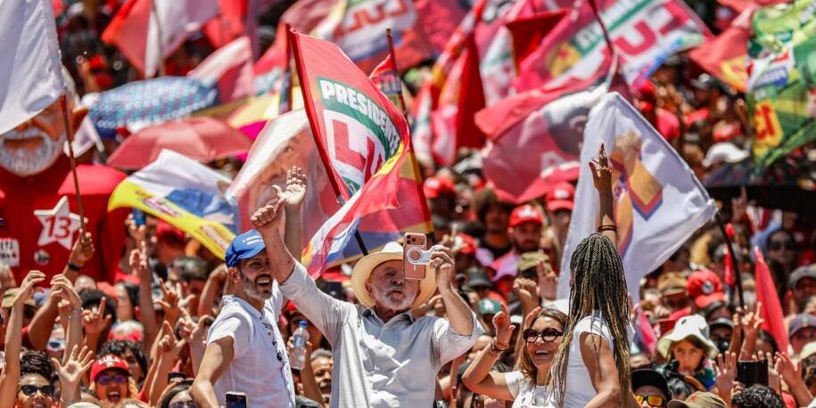 Lula defende PEC que acaba com jornada 6x1 e critica sócios do Banco Master