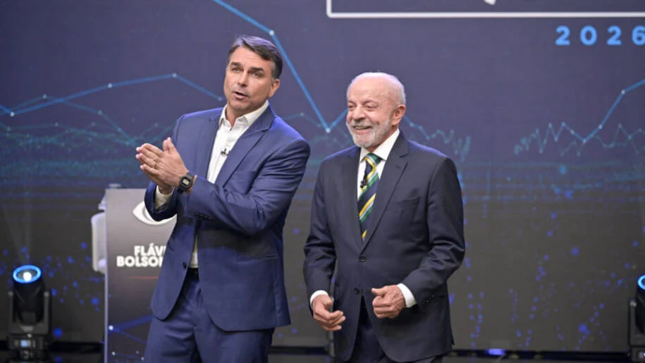 Lula e Flávio Bolsonaro duelam na TV Globo a dois dias da votação decisiva