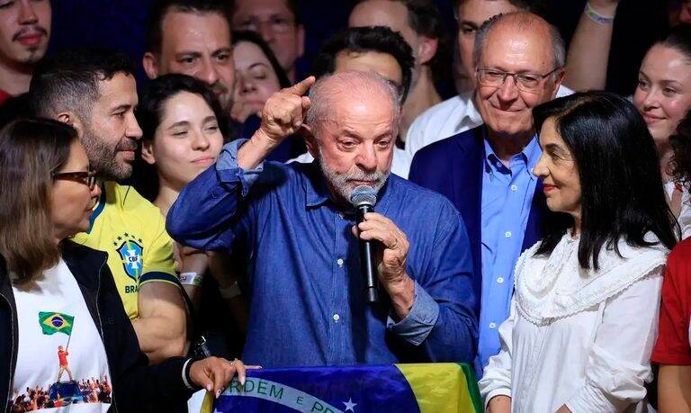 Lula é reeleito e líderes do TSE, STF, Senado e Câmara pedem união nacional