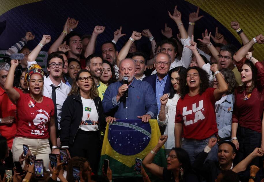 Lula é reeleito presidente do Brasil e promete investimentos na educação após vitória sobre Flávio Bolsonaro