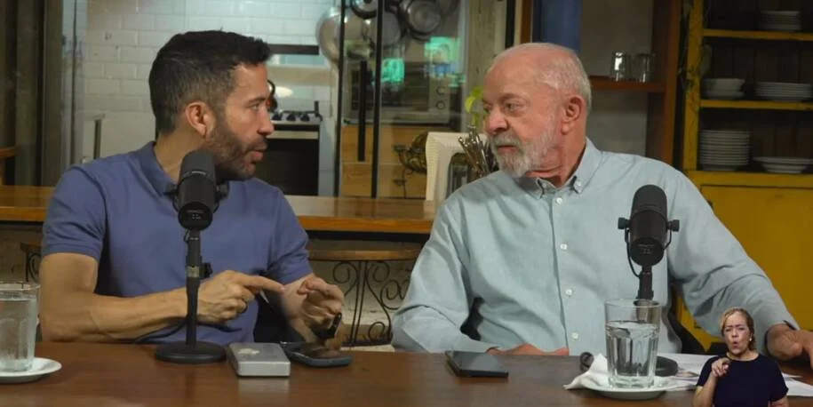 Lula pede que idosos votem em live com André Janones e defende políticas sociais