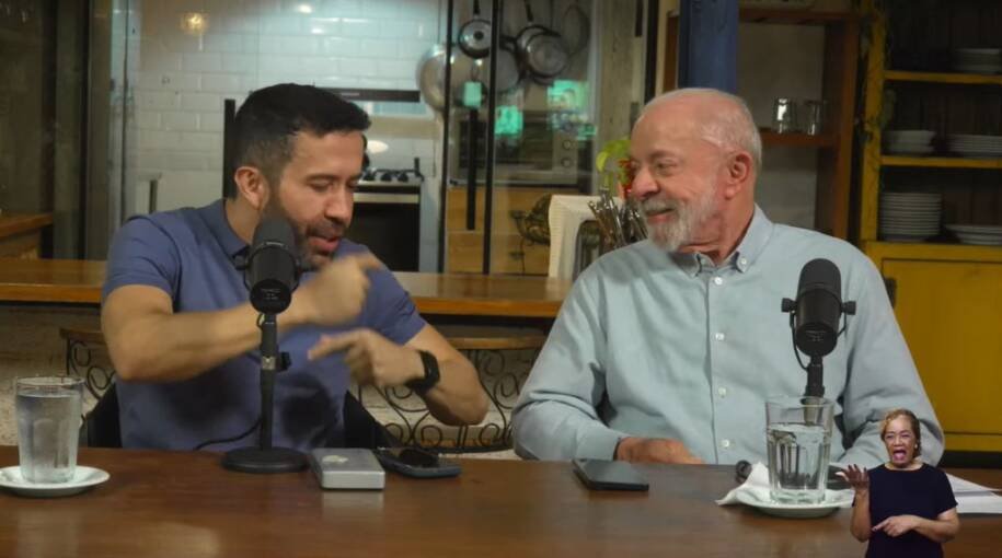 Lula pede votos e promete regulamentar redes sociais em live com 1,5 milhão de espectadores