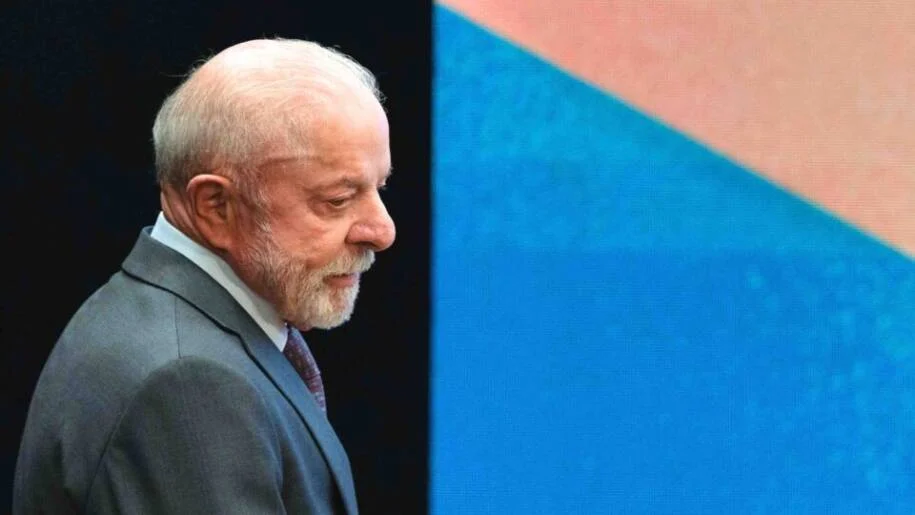 Lula tenta reverter desvantagem com propostas polêmicas e apelo popular