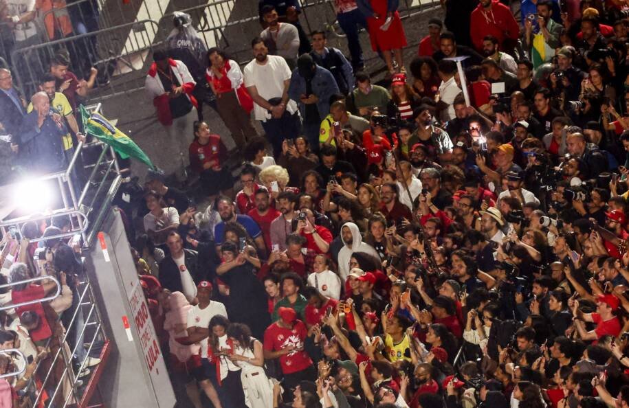 Lula vence Flávio Bolsonaro e provoca colapso no mercado: Ibovespa despenca 14%