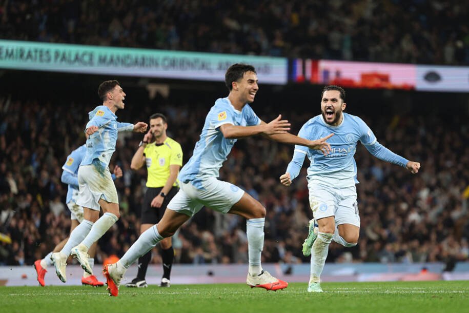 Manchester City avança na Copa da Liga com Rulli e Vitor Reis em destaque