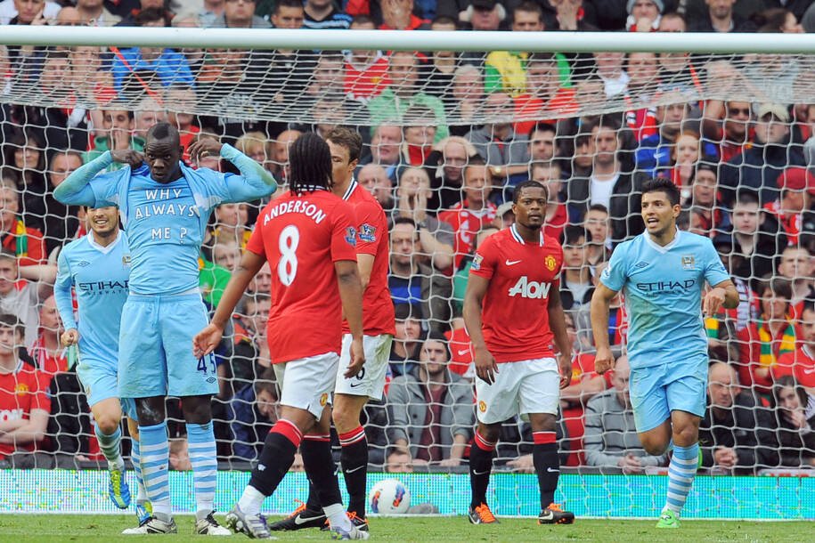 Manchester City humilha United e Balotelli provoca Ferguson com vitória histórica