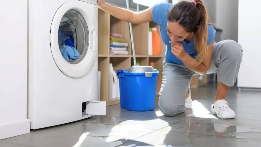 Máquina de Lavar da Samsung Vaza Água: 6 Motivos e Soluções Urgentes