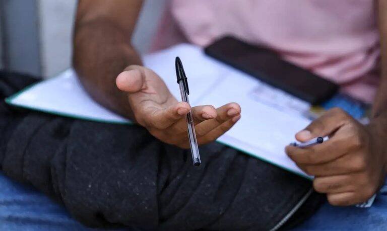 MEC lança ferramentas digitais gratuitas para apoiar estudantes no Enem 2026