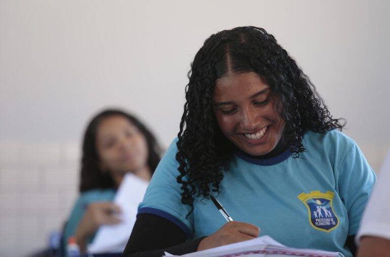 MEC revela que 64% dos 5 milhões de inscritos no Enem 2026 são mulheres