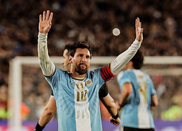Messi se despede da seleção argentina com gol e emoção no Monumental