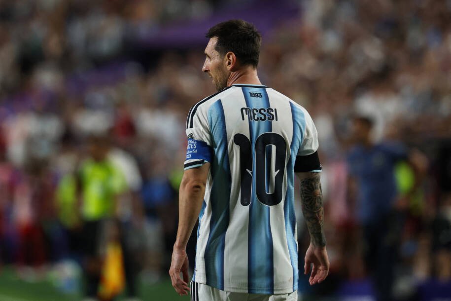 Messi se despede da seleção argentina com vitória e recordes emocionantes