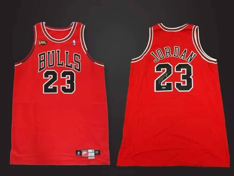 Michael Jordan quebra recorde e camisa leiloada por US$ 14 milhões choca o mundo