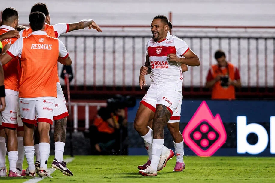 Mikael lidera CRB na Série B após recomeço impressionante e 17 gols
