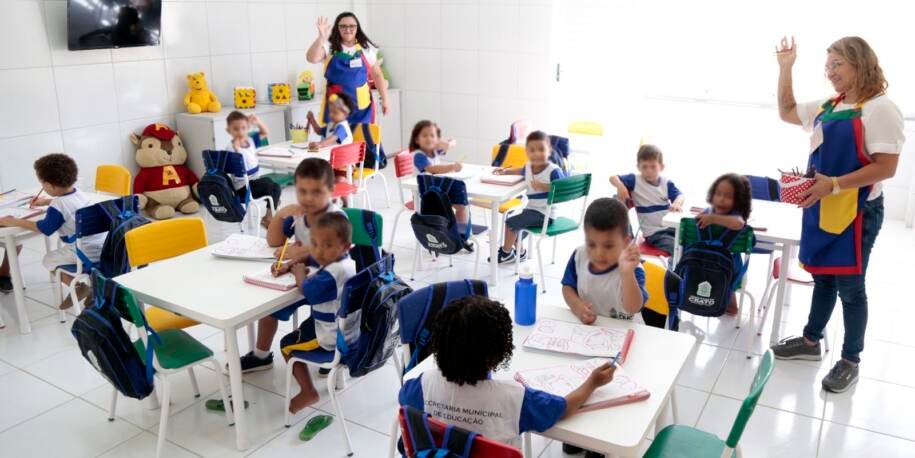 Ministério da Educação inicia escolha de livros do PNLD e gera expectativa nas escolas