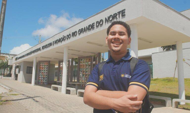 Ministério da Educação lança Pé-de-Meia e transforma futuro de Alcir Araújo