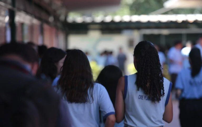 Ministério da Educação revela que mulheres dominam inscrições do Enem 2026