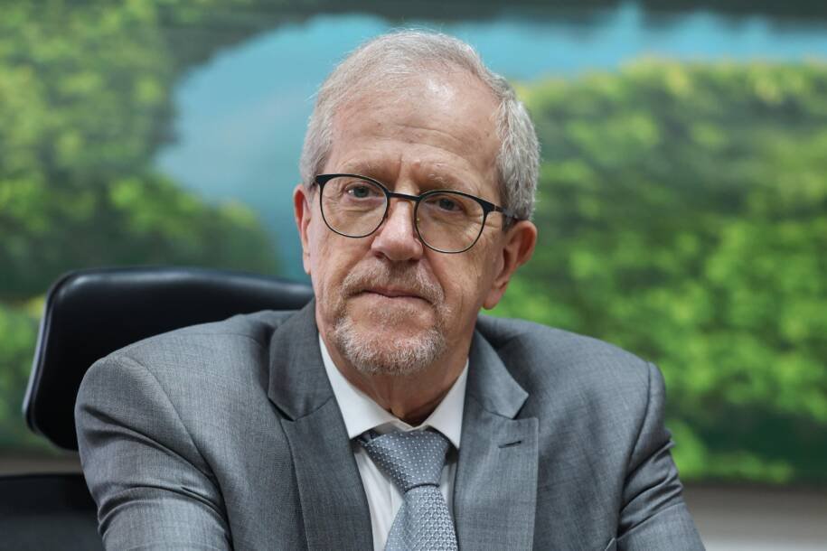 Ministro João Paulo Capobianco denuncia incêndios criminosos no Amazonas e pede punição
