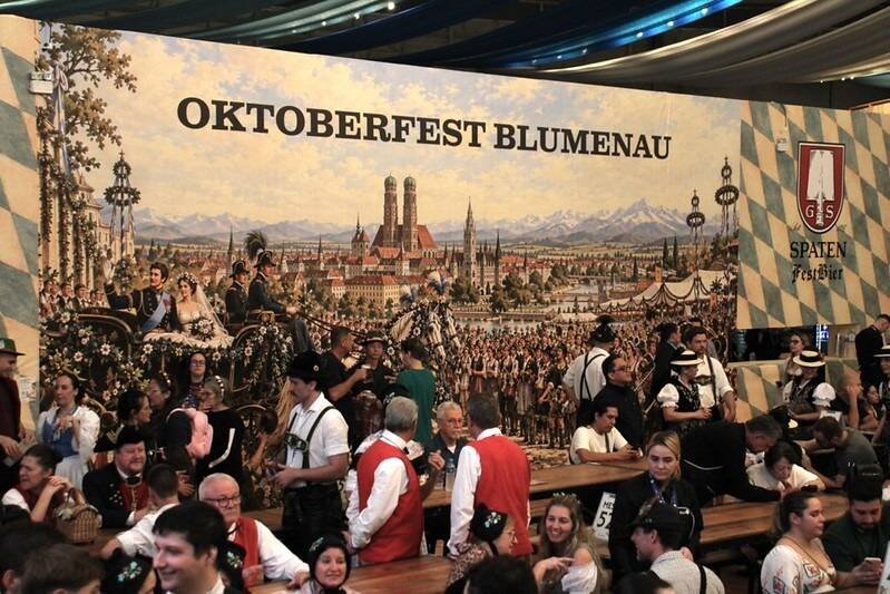 Oktoberfest Run mobiliza Blumenau com mais de 3,5 mil atletas neste domingo