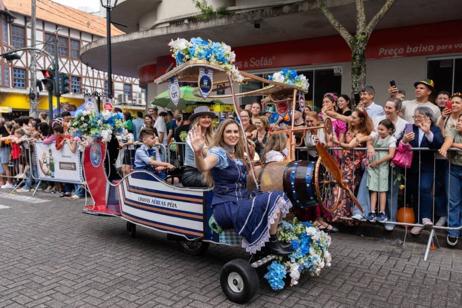 Planetapéia apresenta novos brinquedos na Oktoberfest Blumenau e homenageia Horácio Braun