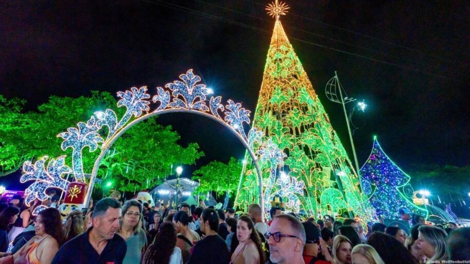 Prefeitura de Balneário Camboriú amplia decoração natalina e gera expectativa