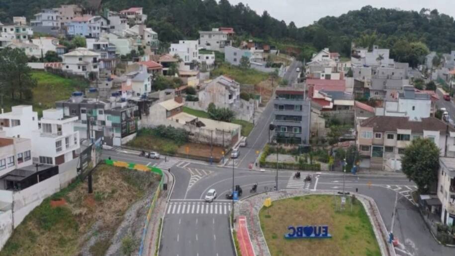 Prefeitura de Balneário Camboriú inicia retirada de árvores para obra de R$ 100 milhões
