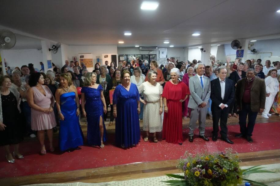 Prefeitura de Balneário Piçarras elege Rei e Rainha 60+ em evento emocionante