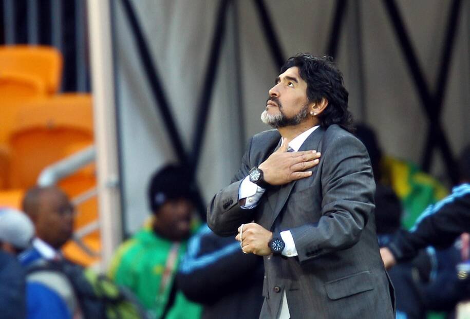 Promotoria pede até 12 anos de prisão para médicos de Diego Maradona após morte