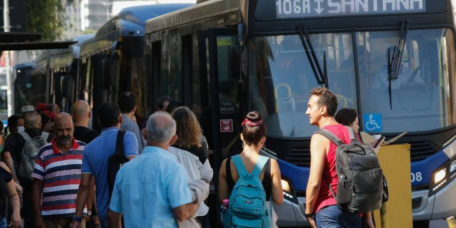 PT denuncia Prefeitura de SP por falta de ônibus e pede prisão de secretário