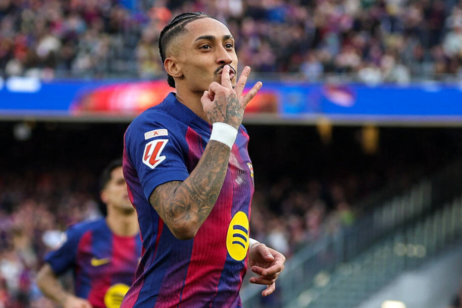 Raphinha renova contrato com o Barcelona até 2030 após temporada brilhante