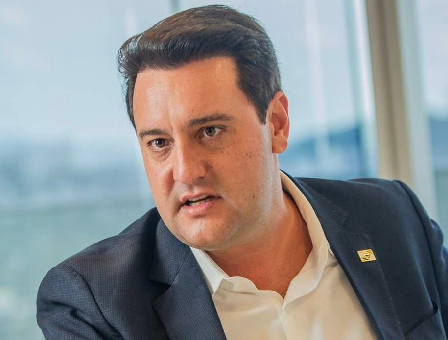 Ratinho Jr apoia Flávio Bolsonaro no 2º turno e partidos se mobilizam