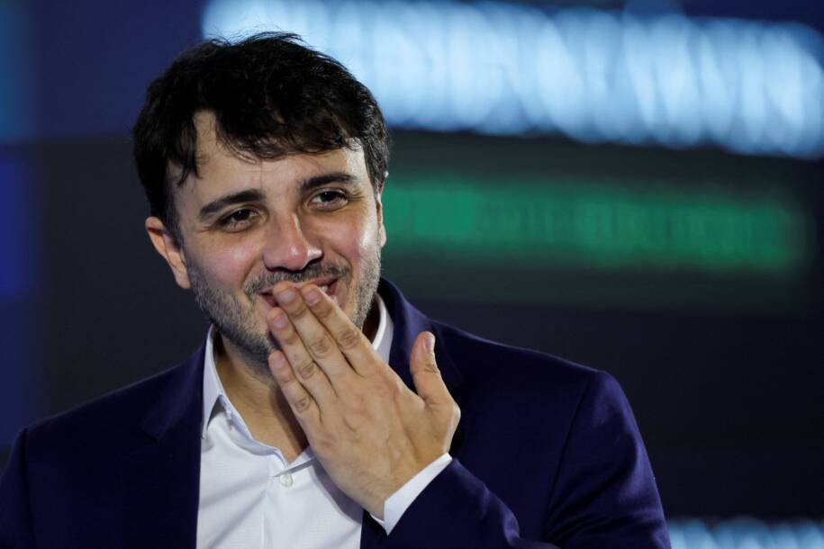Renan Santos reconhece vitória de Lula e critica arrogância da família Bolsonaro