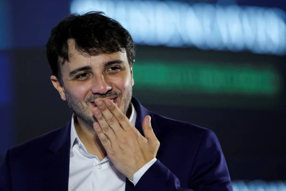 Renan Santos reconhece vitória de Lula e critica arrogância da família Bolsonaro