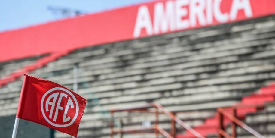 Romário comemora America Football Club como Patrimônio Histórico do Rio de Janeiro