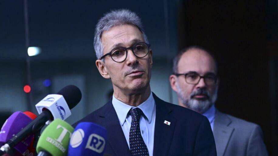 Romeu Zema apoia Flávio Bolsonaro e promete voto contra o PT no 2º turno