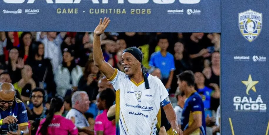 Ronaldinho Gaúcho retorna ao futebol pelo Ravenna e promete mágica em campo