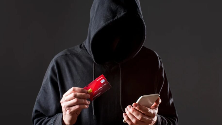 Santander revela aumento de 549% em fraudes de falsos advogados; confira os dados