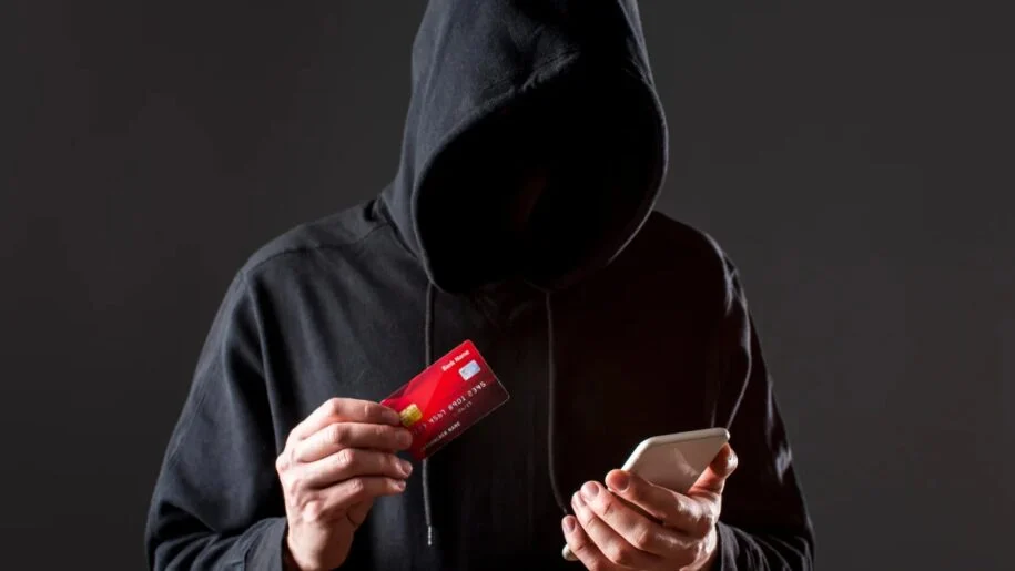 Santander revela aumento de 549% em fraudes de falsos advogados; confira os dados