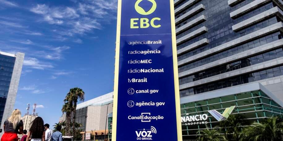 SBT admite erro e exime EBC de culpa em falha de áudio na propaganda de Bolsonaro