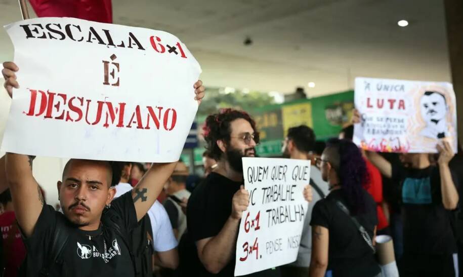 Senado de Davi Alcolumbre acelera votação da PEC que muda jornada de trabalho