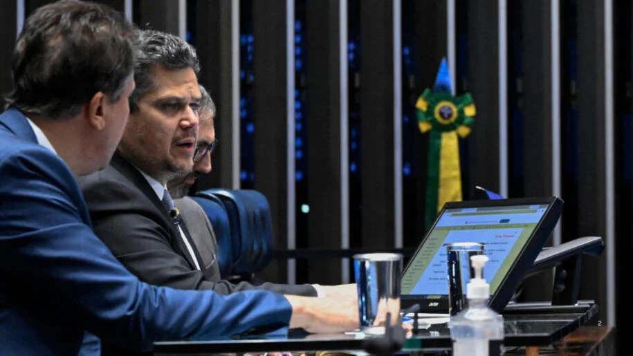 Senado debate PEC que pode reduzir jornada de trabalho e gerar polêmica