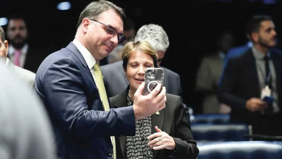 Tereza Cristina apoia Flávio Bolsonaro após quase 60% dos votos em MS