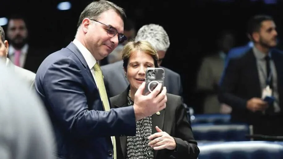 Tereza Cristina apoia Flávio Bolsonaro após quase 60% dos votos em MS