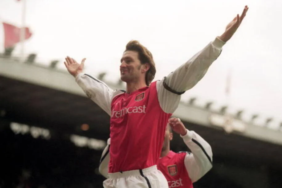 Tony Adams completa 60 anos e relembra conquistas pelo Arsenal e seleção